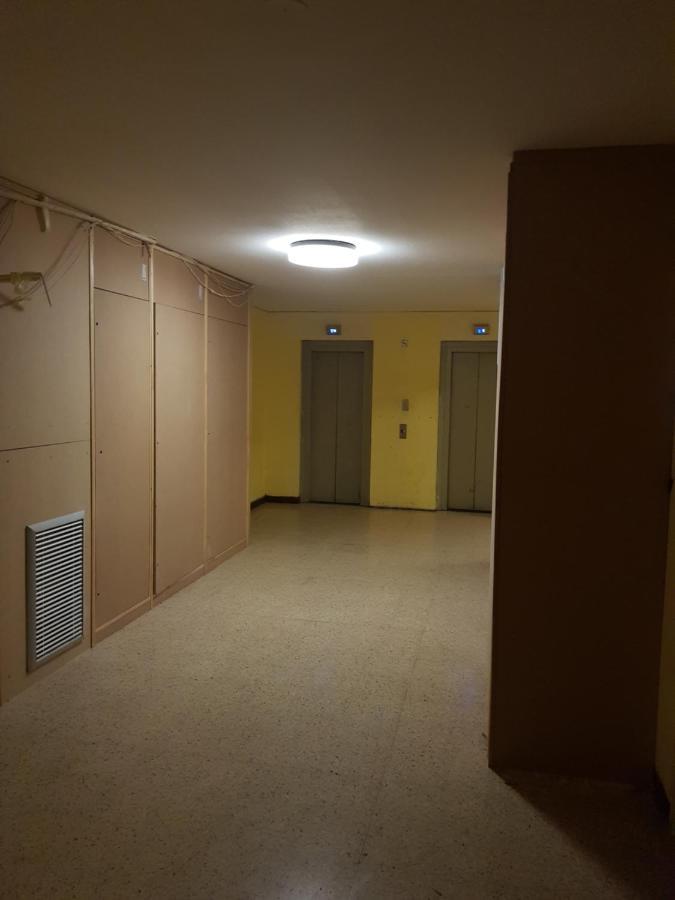 Chambre Spacieuse - Dressing - Sdb Communes - Parking Prive Nîmes Exteriör bild
